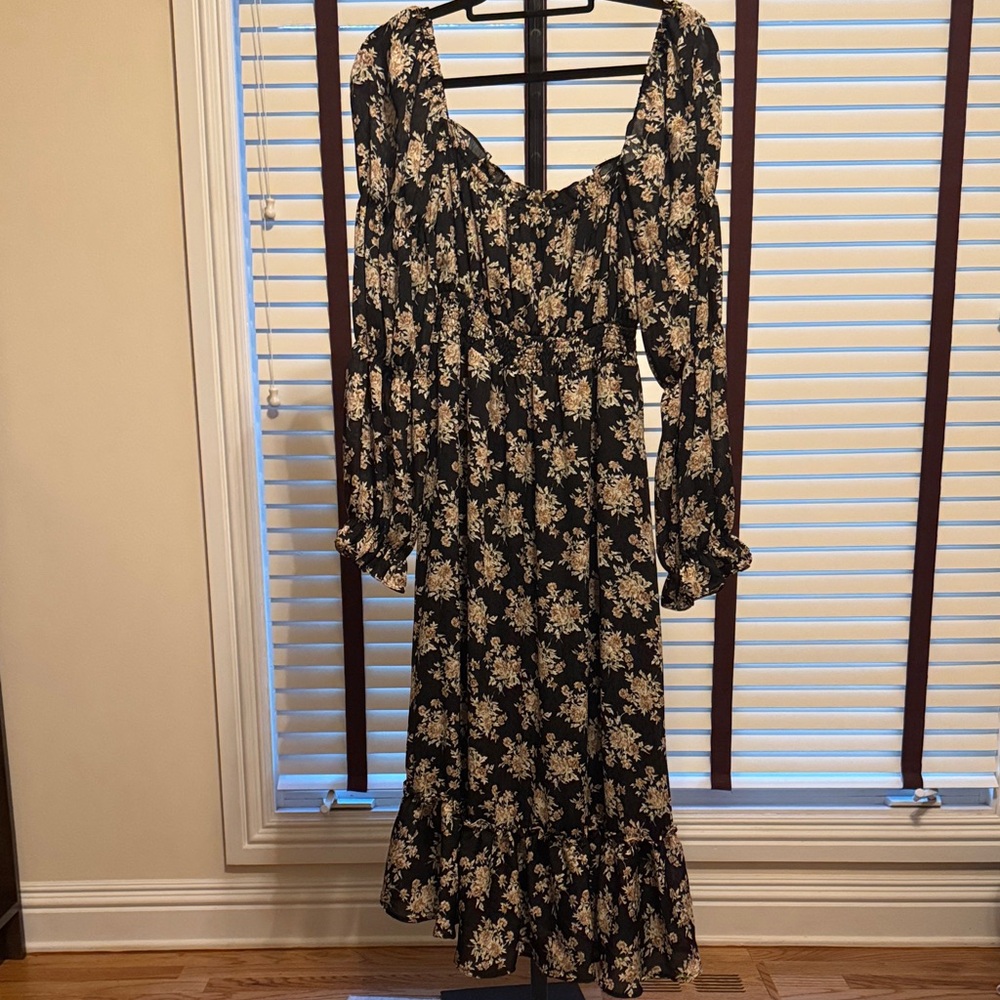 Astr Black and Cream Floral Long Sleeve Dress - Size Medium